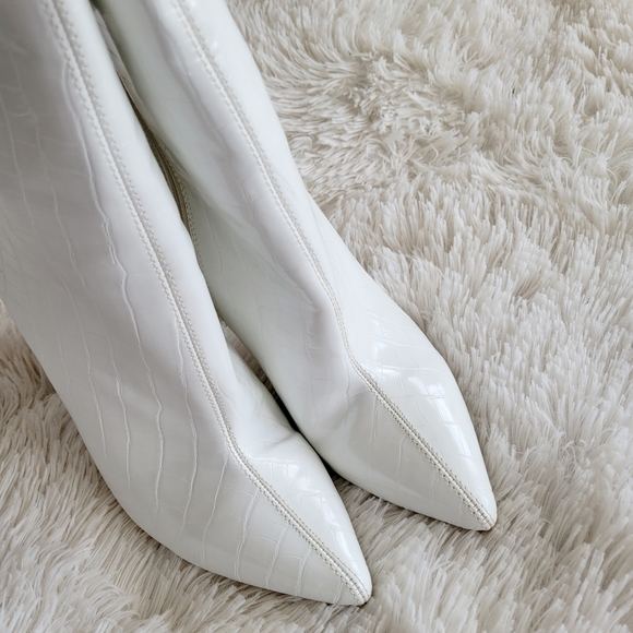 PrettyLittleThing White Faux Snakeskin Print Ankle Boots - Picture 7 of 11